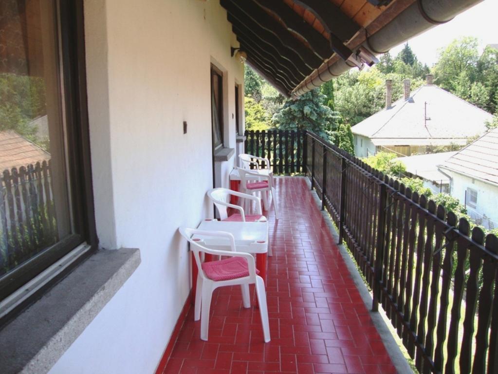 Gyongyvirag Vendeghaz Apartment Balatonboglar Bilik gambar