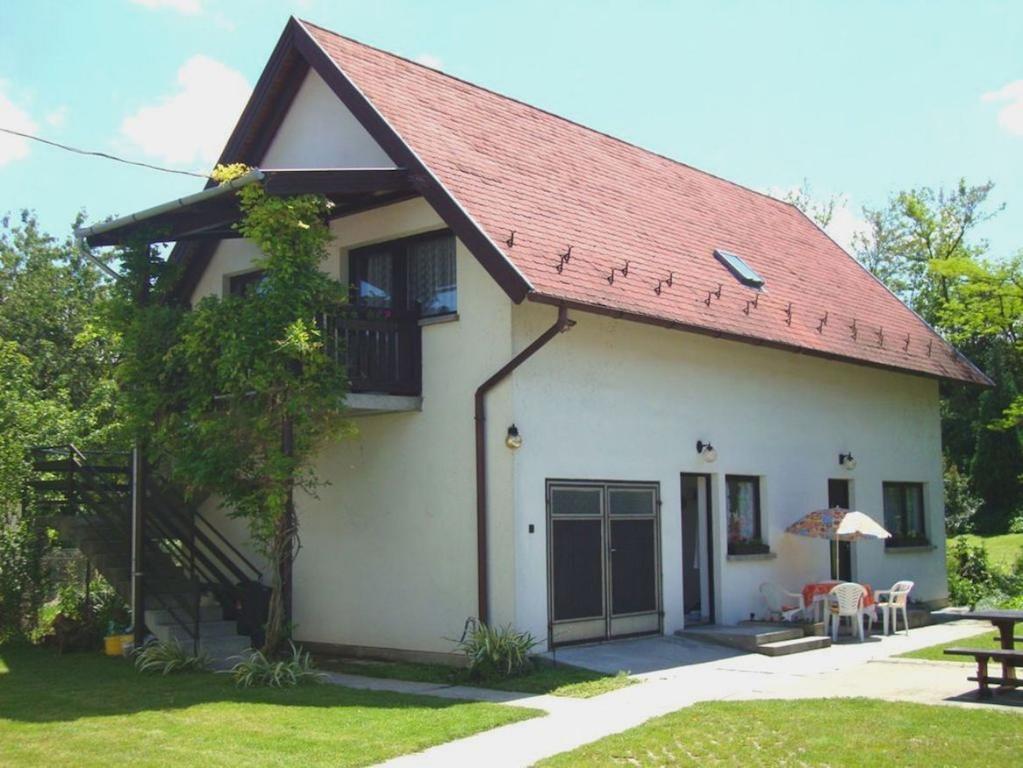 Gyongyvirag Vendeghaz Apartment Balatonboglar Bilik gambar
