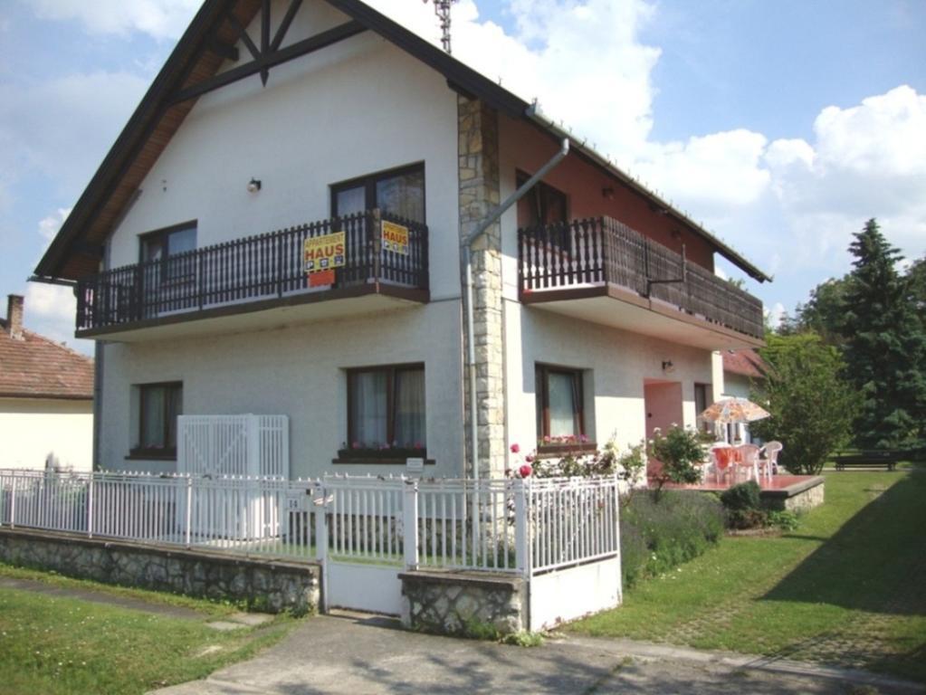 Gyongyvirag Vendeghaz Apartment Balatonboglar Bilik gambar