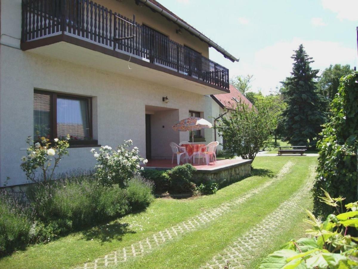 Gyongyvirag Vendeghaz Apartment Balatonboglar Luaran gambar